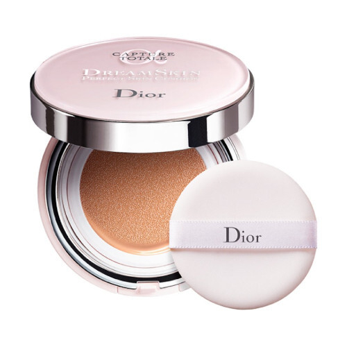 Fotoja e Krem pudër Dior Dreamskin Moist & Perfect Cushion SPF 50, 025 Soft Beige