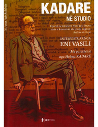 Fotoja e Kadare Ne Studio  - Eni Vasili