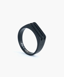 Fotoja e Pig & Hen SIGNET RING 7 MM ROPE - BLACK