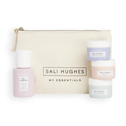 Fotoja e Set Revolution Skincare X Sali Hughes, Xhel pastrues për fytyrë 10 ml + Tonik eksfoliues për lëkurë 30 ml + Serum për lëkurë 10 ml + Krem hidratues për lëkurën 10 ml + Çantë kozmetike
