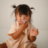Fotoja e FRIGG Daisy Natural Rubber Pacifier 2 Pack - Baby Pink/Soft Lilac, Picture 2