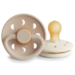 Fotoja e FRIGG Moon Natural Rubber Pacifier 2-Pack Limited Edition - Cream/Croissant
