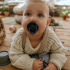 Fotoja e FRIGG Rope Natural Rubber Pacifier 2 Pack - Dark Navy/Olive, Picture 3