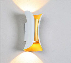 Fotoja e Ndriçues Muri LED 2 × 3W | IP65 | 3CCT |