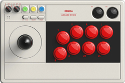 Fotoja e Kontrollues për lojëra 8BitDo Arcade Stick, i hirtë