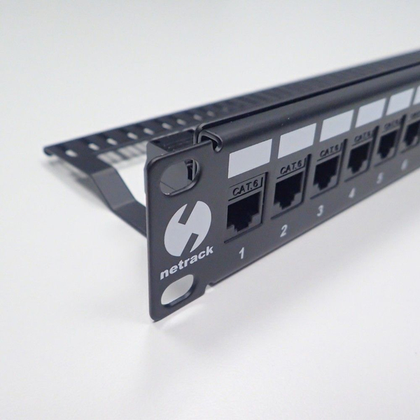 Fotoja e Aksesor për server NetRack Patch 19", i zi
