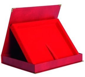Kuti për diplomë Tryumf (BTY1709 / R / R), 230 x 180 mm, e kuqe