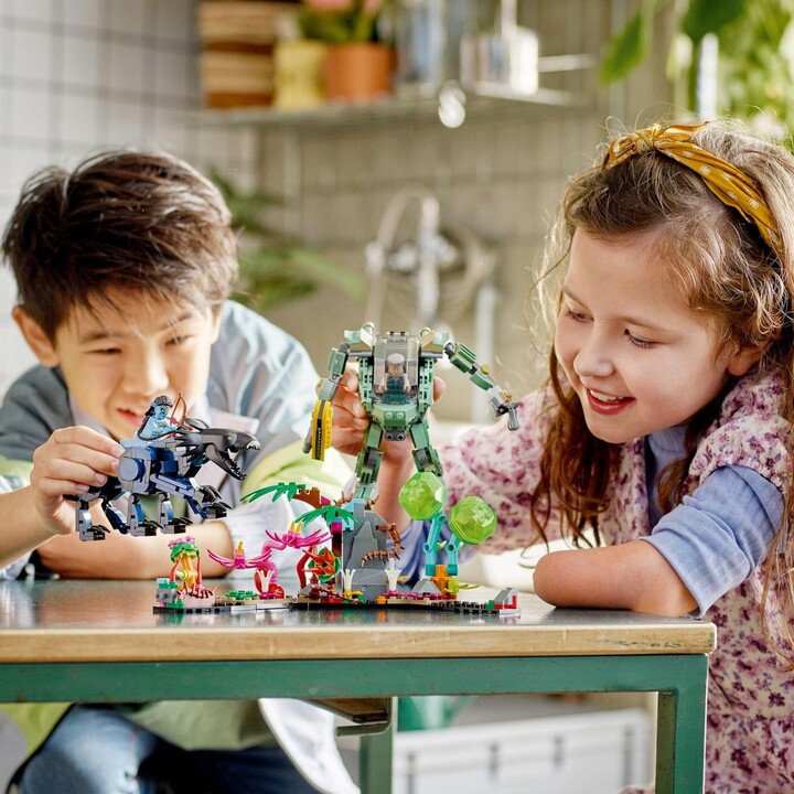 Set LEGO® Avatar 75571 Neytiri and Thanator Vs. Quaritch in AMP suit, 560 pjesë