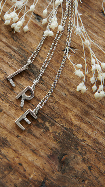 Hot Diamonds Иницијал R Стерлинг Сребрен Микро Привезок DP418 со Дијаманти