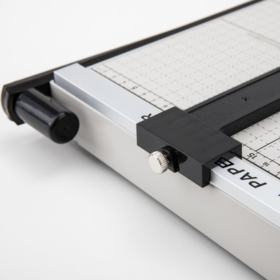 Thikë për letër DELI a4 12fl 8014