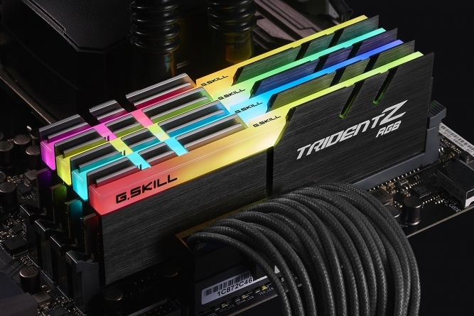 меморија  G.Skill Trident Z RGB, DDR4, 32 GB, 3200 MHz, CL16, F4-3200C16Q-32GTZR