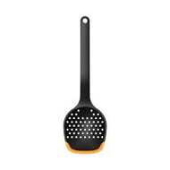 Lugë Fiskars, me vrima, zezë/ portokalli Lugë Fiskars, me vrima, zezë/ portokalli