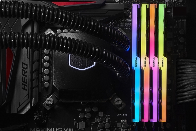 меморија  G.Skill Trident Z RGB, DDR4, 32 GB, 3200 MHz, CL16, F4-3200C16Q-32GTZR