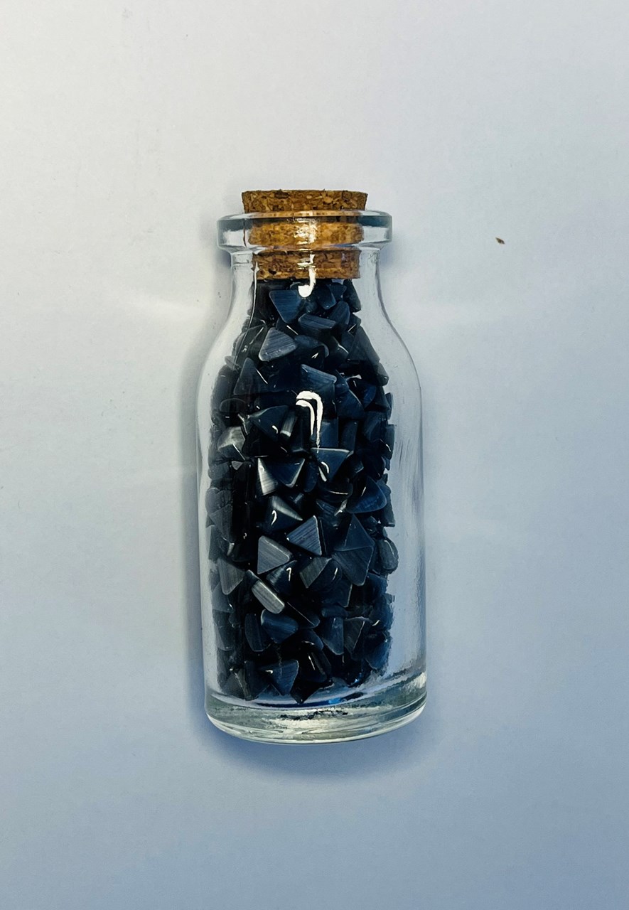 Gurë natyral Dar Hematit Piramidë, 6 cm, të zi