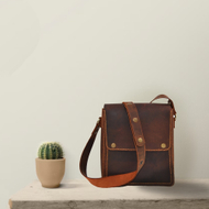 Çantë krahu me stil postier FD Leather, e kaftë