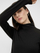 Bluzë për femra Pieces, e zezë