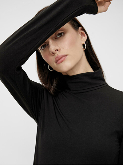 Bluzë për femra Pieces, e zezë