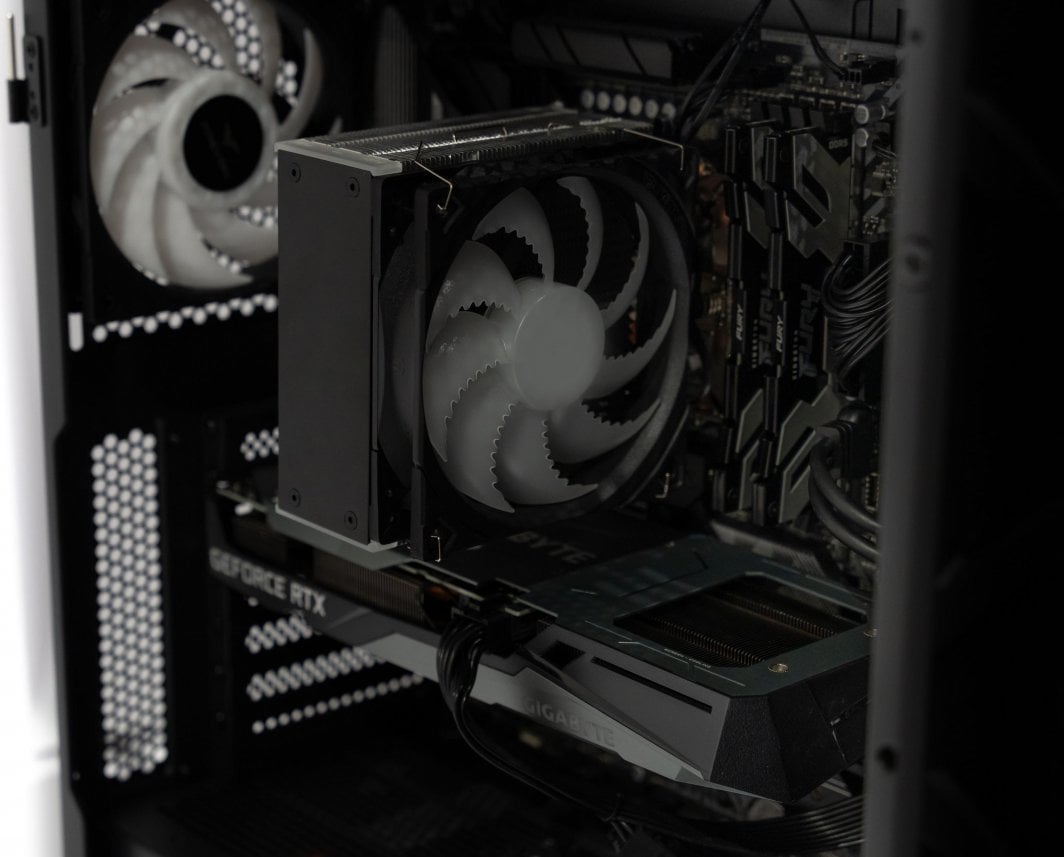 Kompjuter Nest PRO 800 ARGB Intel Core i5-13600K, 32 GB RAM, Nvidia RTX 4060 Ti, 512 GB M.2 SSD