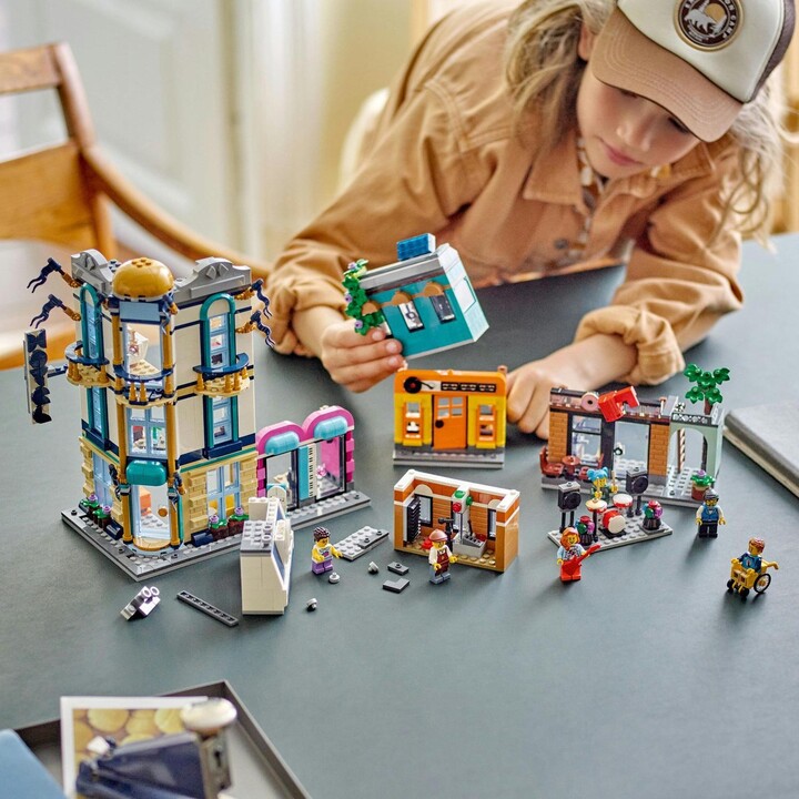 LEGO® Creator 31141 Main Street
