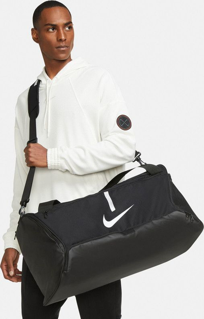 Çantë sportive Nike, madhësia M, e zezë 