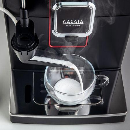 Aparat për kafe espresso Gaggia Magenta Milk, i zi