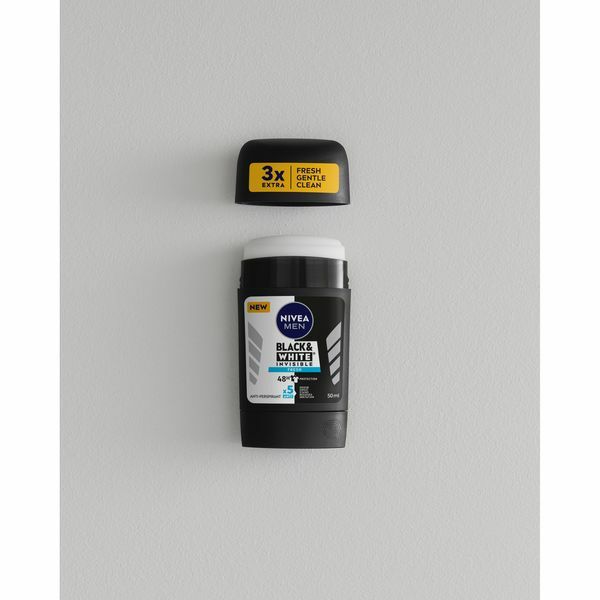 Antiperspirant i ngurtë Nivea Black & White Invisible Fresh, 50 ml