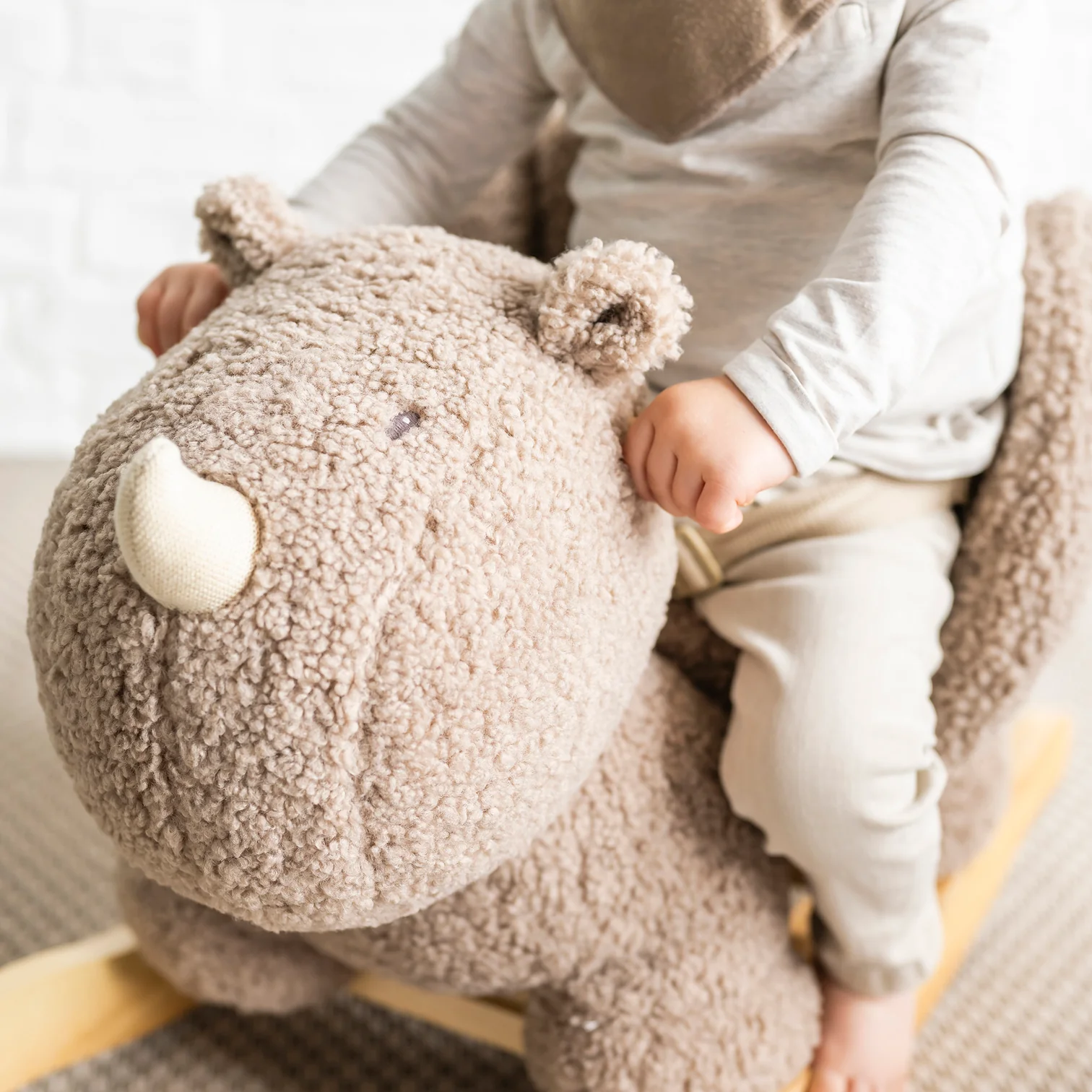 Karrige lëkundëse Nattou Rhino Teddy, Taupe