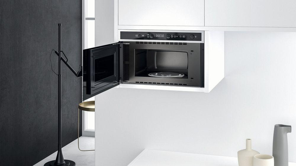 Mikrovalë Whirlpool W6 MN840, 750W, e argjendtë