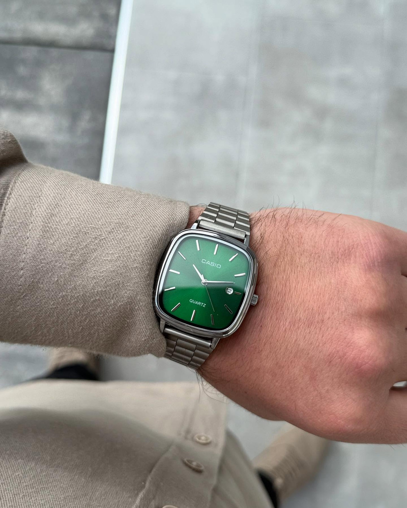 Orë dore Casio Vintage, e argjendtë/gjelbër