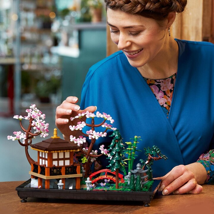 LEGO® Icons 10315 Quiet Garden, 1363 парчиња
