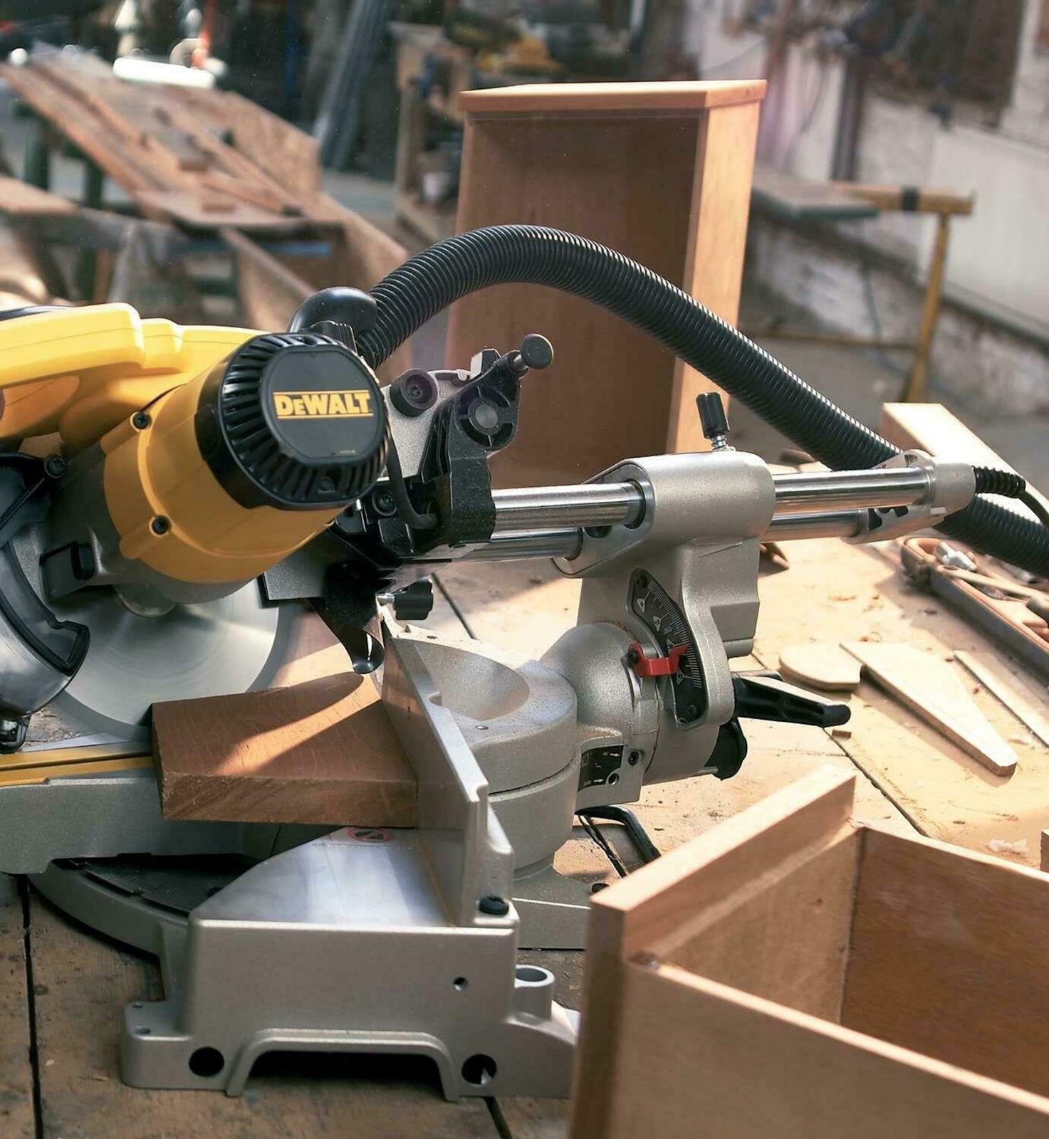 Sharrë rrethore (cerkullar) Dewalt, 216mm, 1600W