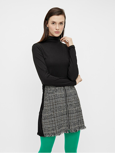 Bluzë për femra Pieces, e zezë