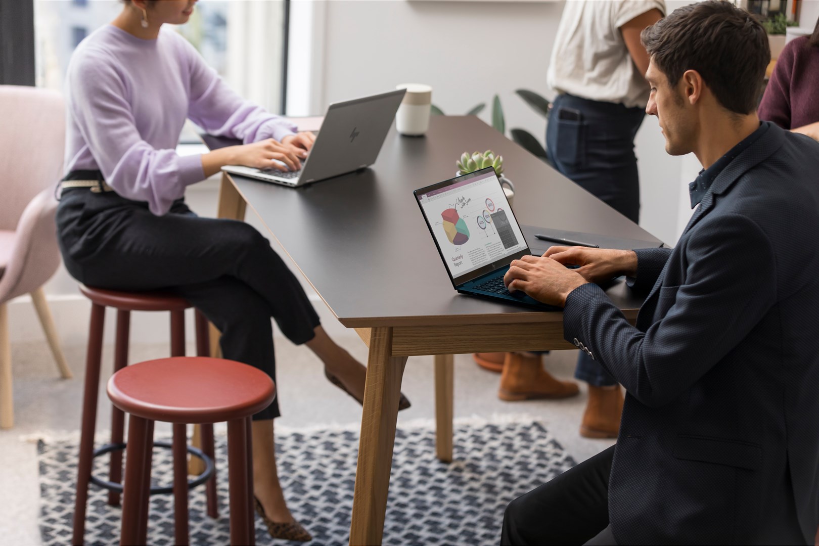 Лаптоп HP EliteBook 640, 14", Intel i5-1235U, 16 GB RAM, 512 GB SSD, сребрен