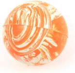 Lodër për qen Fixi, Ø 12 cm, plastikë, e bardhë / e kuqe Lodër për qen Fixi, Ø 12 cm, plastikë, e bardhë / e kuqe
