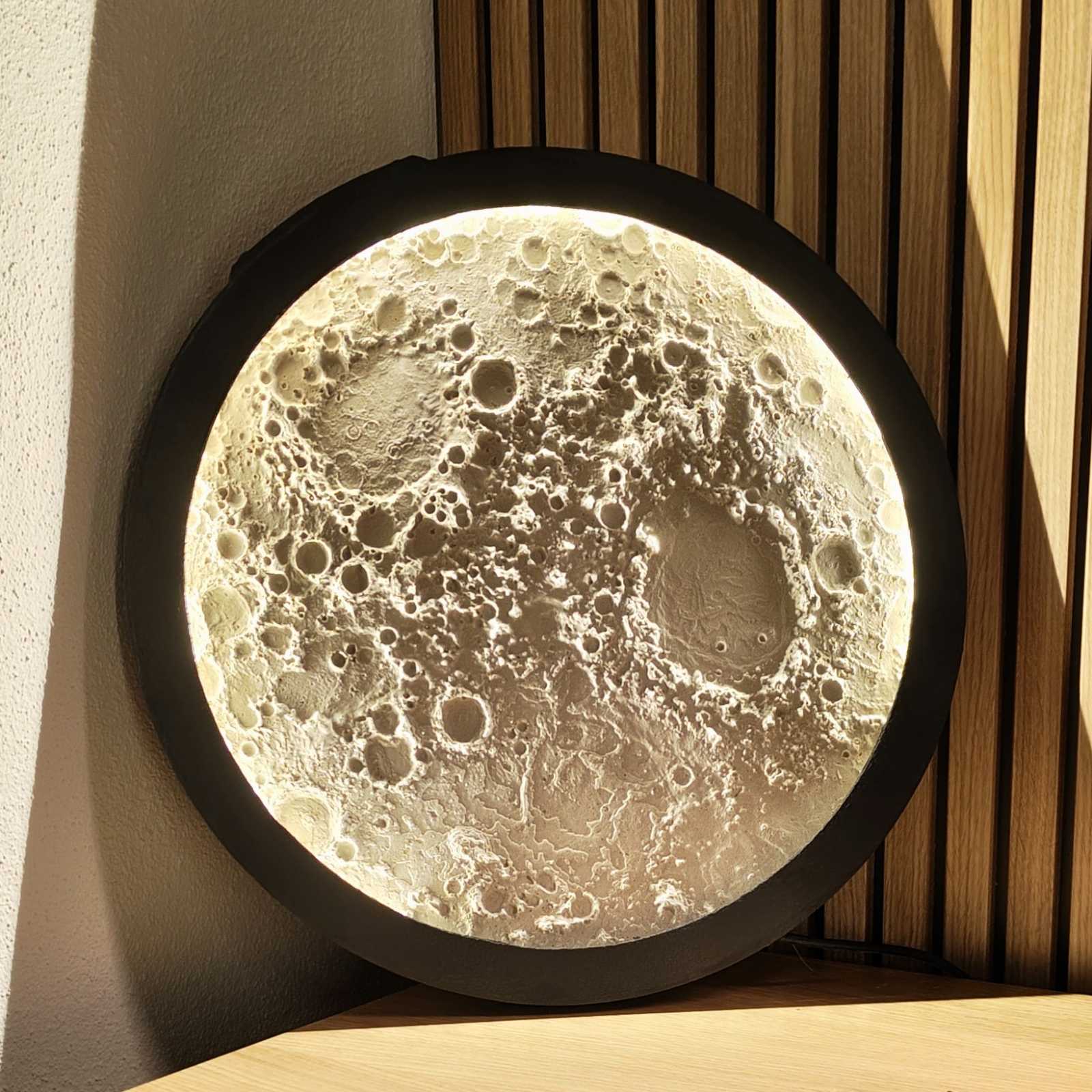 Lambë dekorative Hëna Vepra Decor (diameter 50cm, e bardhë/zezë)