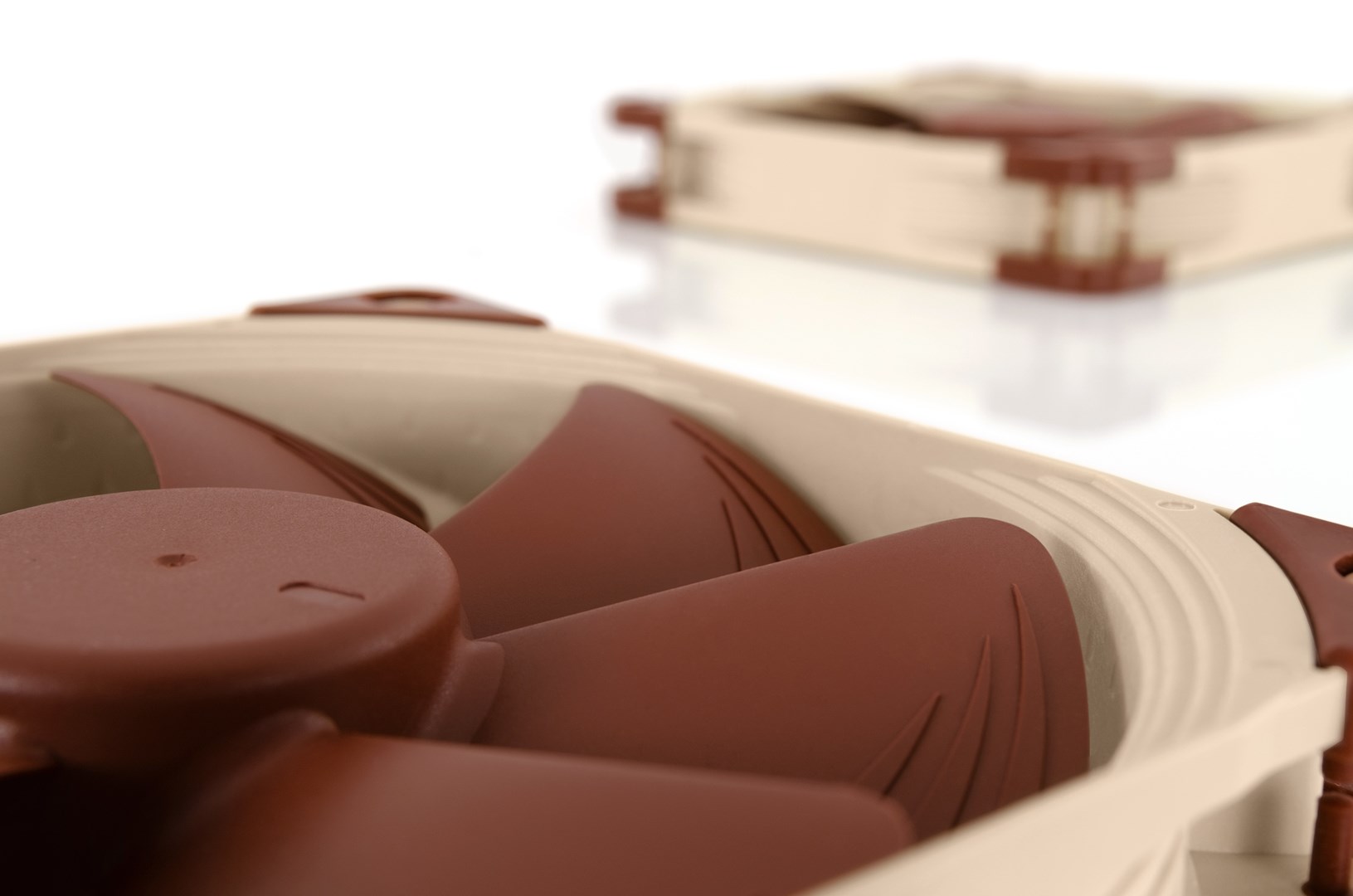 Ftohës Noctua NF-A14, 14 cm, i bronztë / bezhë