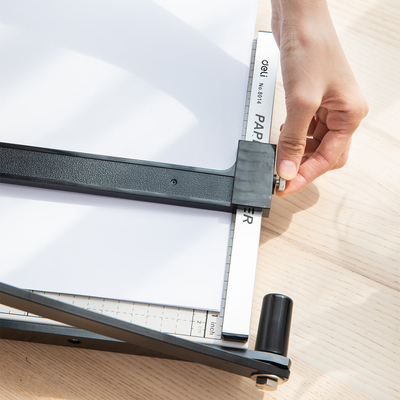 Thikë për letër DELI a4 12fl 8014