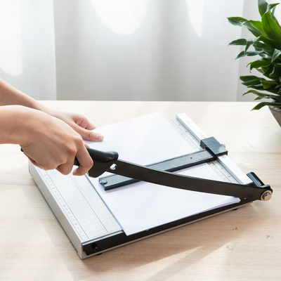 Thikë për letër DELI a4 12fl 8014