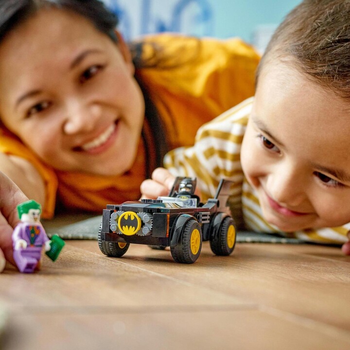 Set LEGO® DC Batman™ 76264 Batmobile Chase: Batman™ Vs. The Joker™
