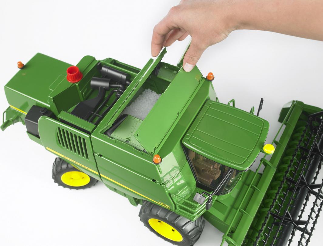 Bruder John Deere T670i Комбајн за Жетва