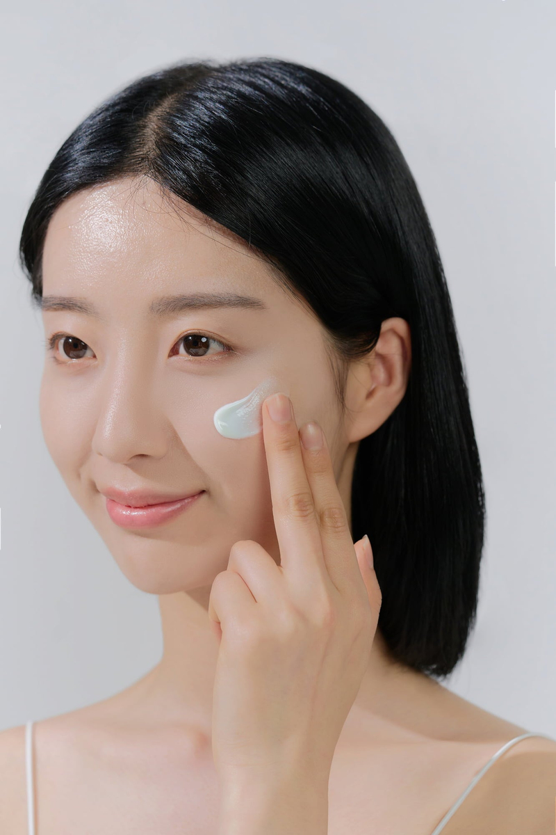 Serum për mbrojtje ndaj diellit SKIN 1004 Madagascar Centella Hyalu-Cica Water-Fit SPF 50+, 50 ml