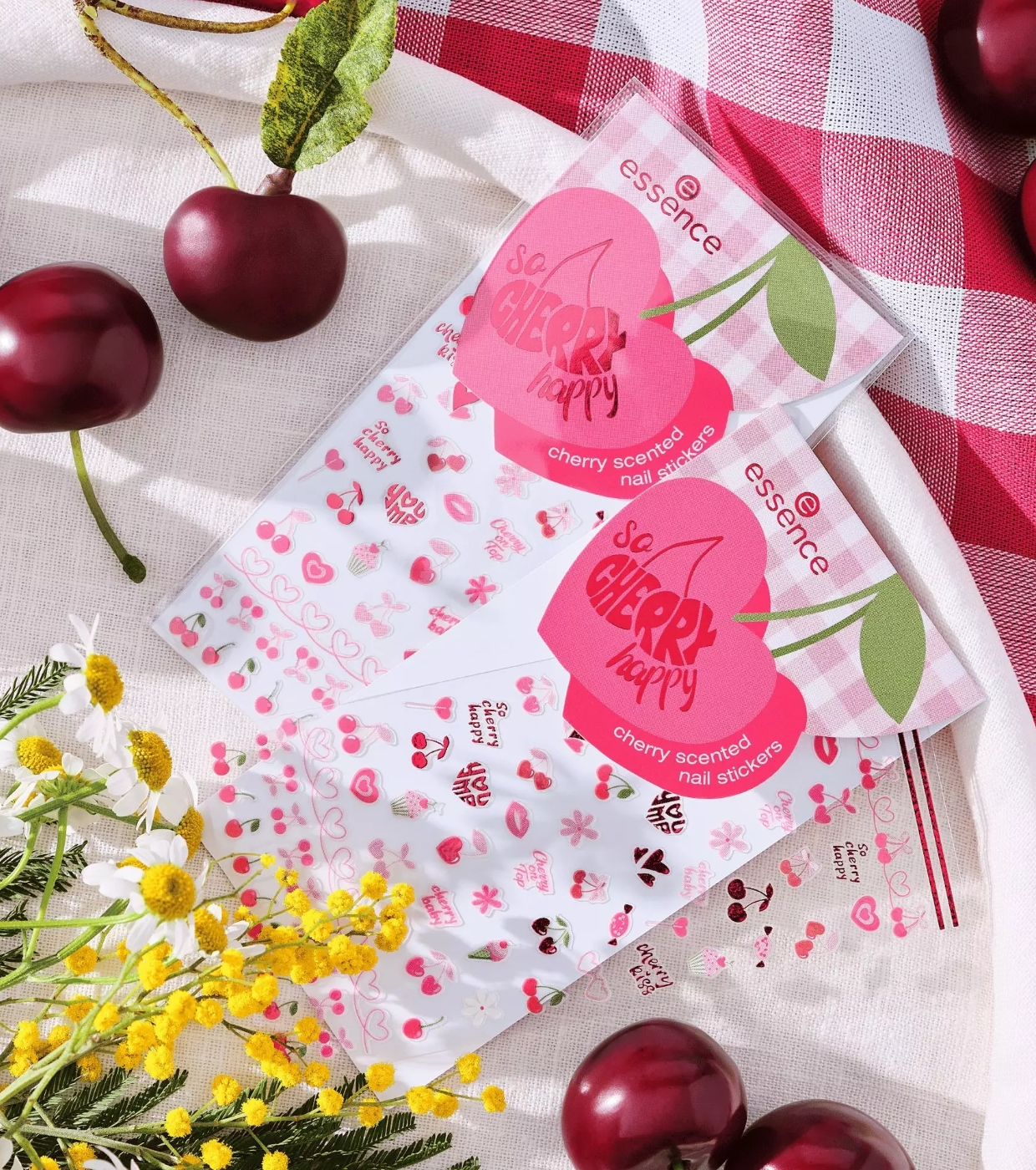 Ngjitëse për thonjë Essence So Cherry Happy Cherry Scented, 01 With Extra Cherries Please, 78 copë