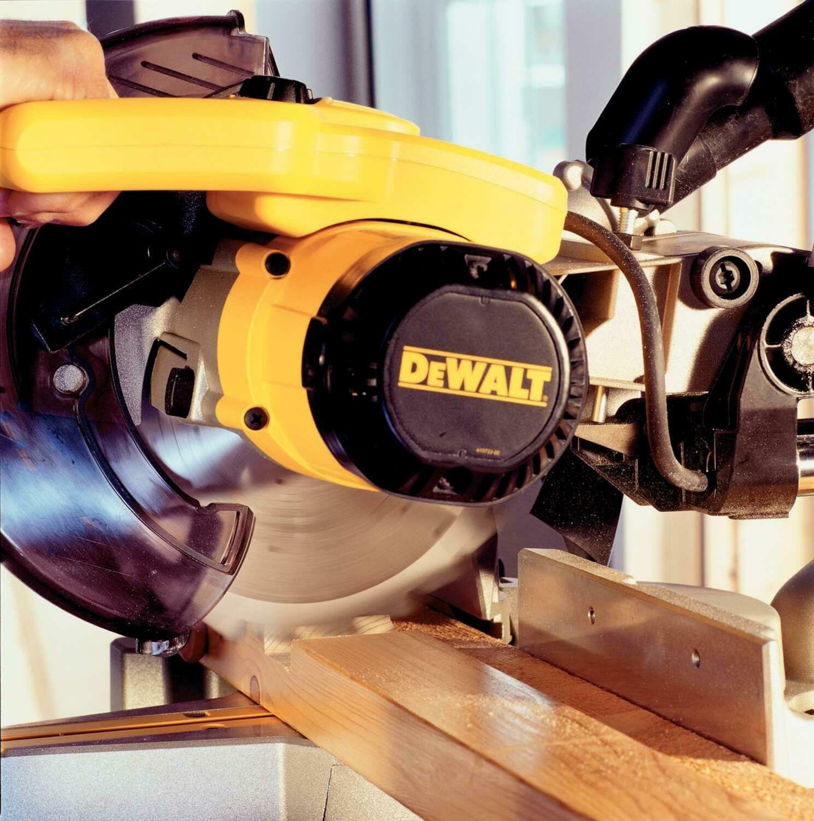 Sharrë rrethore (cerkullar) Dewalt, 216mm, 1600W