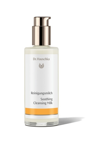 Pastrues i fytyrës me qumësht Dr.Hauschka 145 ml