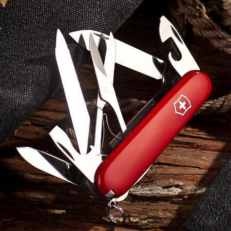 Brisk xhepi me 18 funksione “Mountaineer” nga Victorinox
