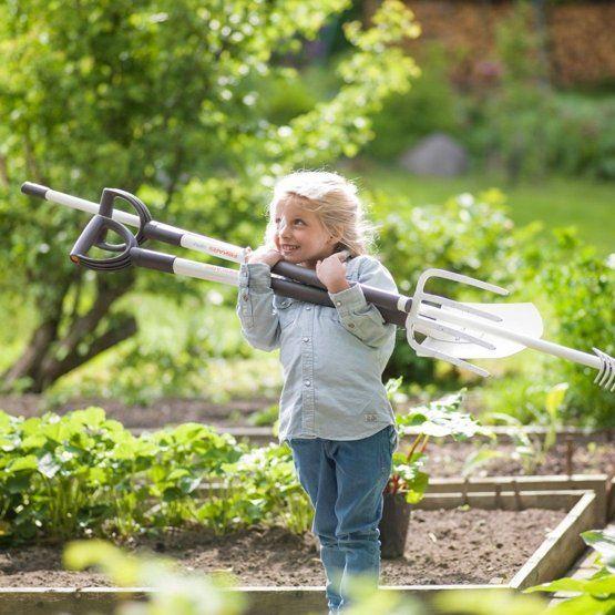 Grabujë për kopsht Fiskars Grabie Light 36cm (135523)