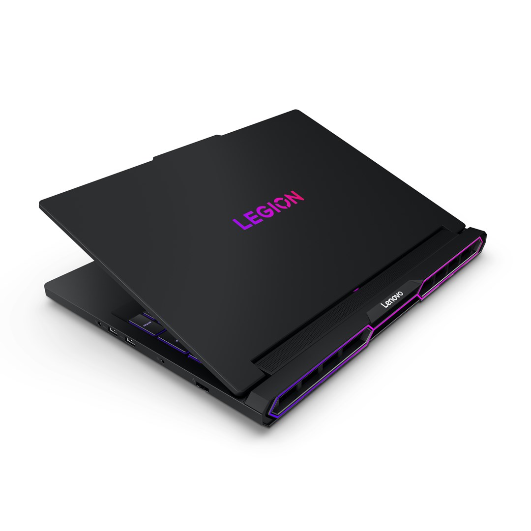 Лаптоп Lenovo Legion Pro 7 16IAX10H, 16", Intel Core Ultra 9, 64 GB DDR5 RAM, 2 TB SSD, NVIDIA GeForce RTX 5080, црна боја
