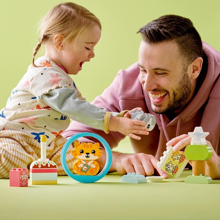 Комплет играчки LEGO® DUPLO® 10977 Моето прво кученце и маче што прават звуци, 22 парчиња
