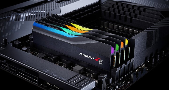 Мемориски модули G.Skill Trident Z5 RGB 32GB (2x16GB) DDR5 7200 CL34, AMD EXPO, црни