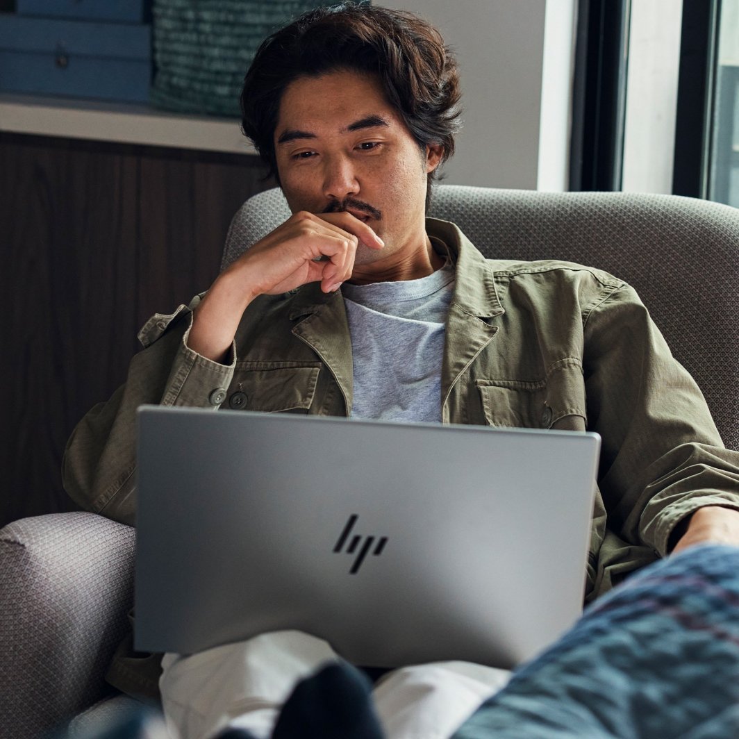 Laptop HP Envy 17-cw0229nw, 17.3", Intel Core i5 13500H, 16 GB RAM, 512 GB SSD, i argjendtë